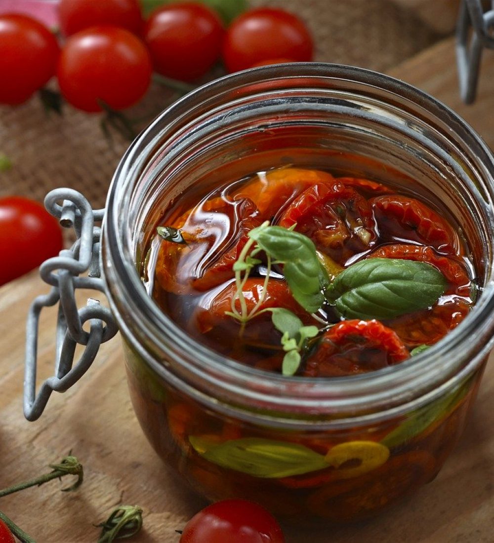 tomatoes-oil-herbs-5325782.jpg